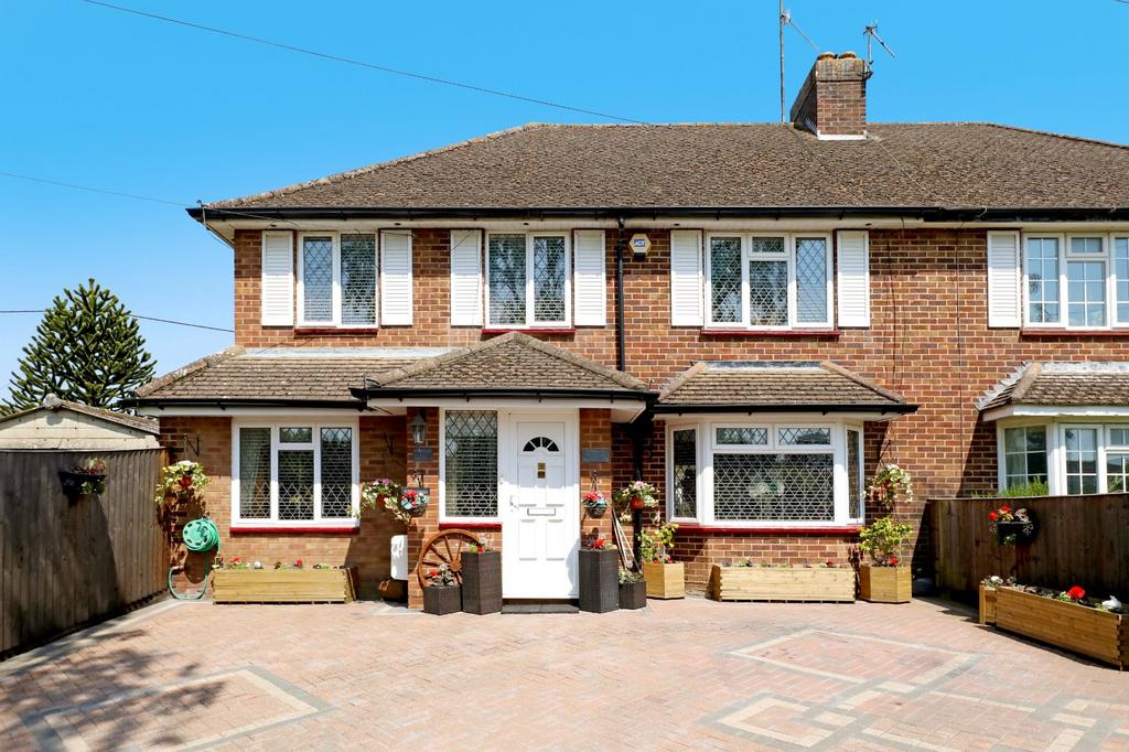 Marlow Road, Bourne End, SL8 5 bed semidetached house for sale £699,950