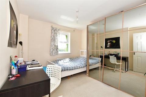 2 Forest Grove, Thornwood, Epping, CM16 6NS