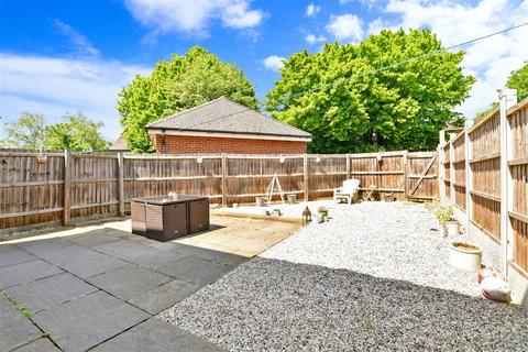 2 Forest Grove, Thornwood, Epping, CM16 6NS