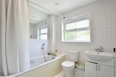 2 Forest Grove, Thornwood, Epping, CM16 6NS