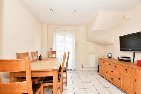 2 Forest Grove, Thornwood, Epping, CM16 6NS