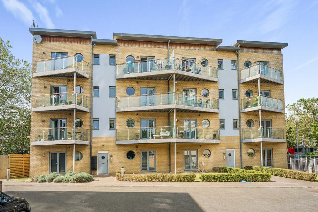 St. James Grove, Battersea 1 bed flat for sale £400,000
