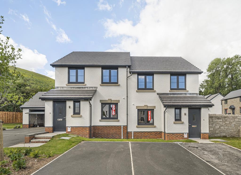 3 bedroom semi-detached house for sale