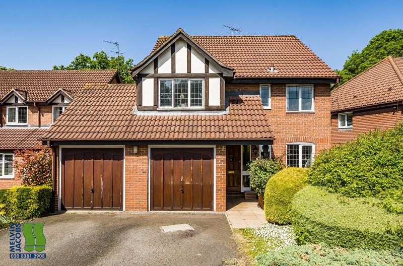 Priory Field Drive, Edgware, Greater London. HA8 9PT 4 bed detached