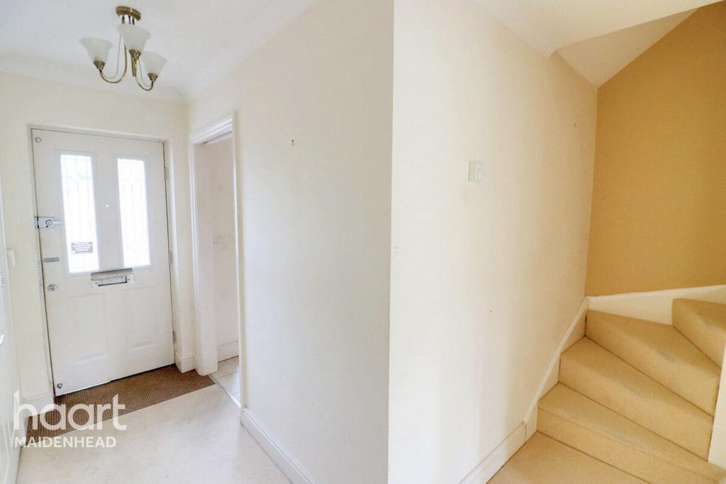 Derwent Drive, Maidenhead 3 bed terraced house for sale £475,000