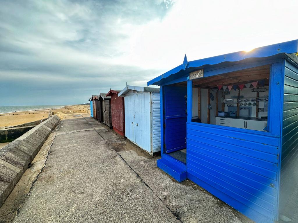 Frinton on Sea CO13 Chalet for sale £35,000