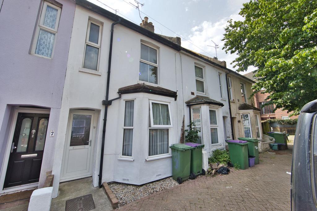 Bradstone New Road, Folkestone, CT20 2 bed terraced house for sale £