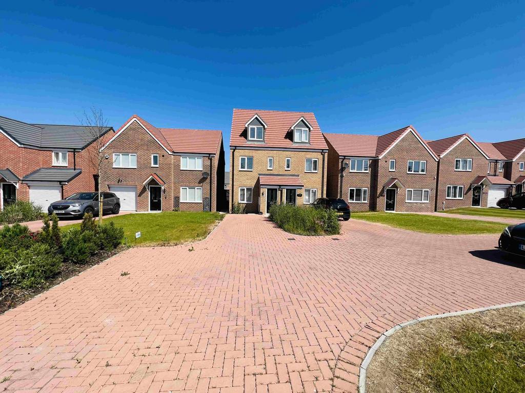 Safflower Way, Hettonlehole... 3 bed townhouse £1,050 pcm (£242 pw)