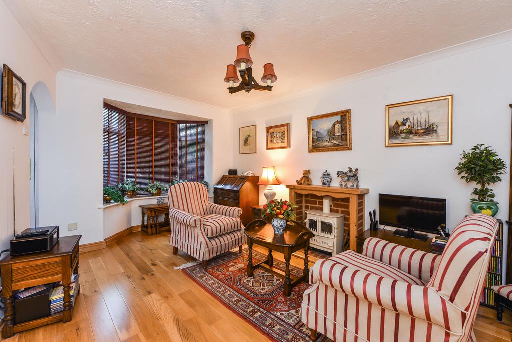 Valley Side, Liphook, Hampshire, GU30 2 bed end of terrace house for