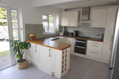 6 Mcdonough Close, Chessington, KT9 1ER