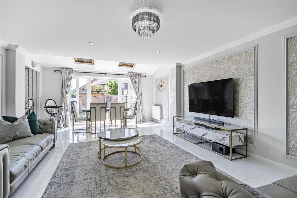 Thompson Drive, Storrington, RH20 4 bed terraced house £425,000
