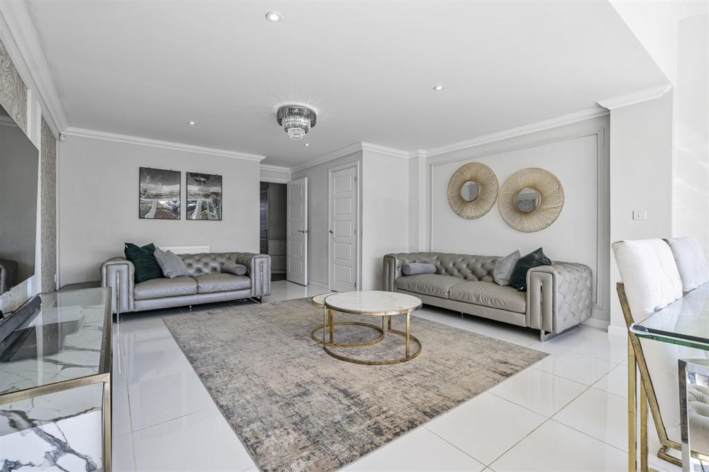 Thompson Drive, Storrington, RH20 4 bed terraced house £425,000
