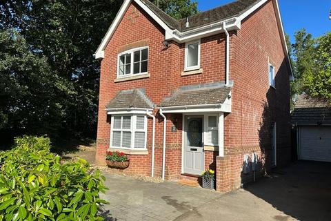 3 bedroom detached house to rent, Kiln Field, Liss, Hampshire, GU33