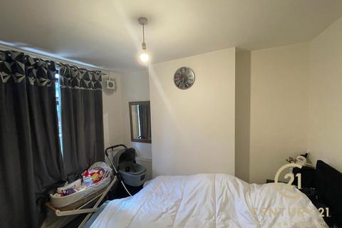 3 bedroom end of terrace house for sale, Movers Lane