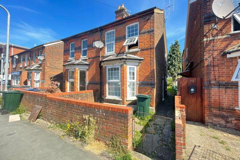 4 bedroom semi-detached house to rent, Abercromby Avenue, Hp12