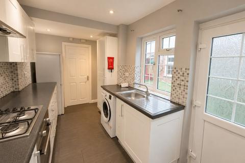 4 bedroom semi-detached house to rent, Abercromby Avenue, Hp12
