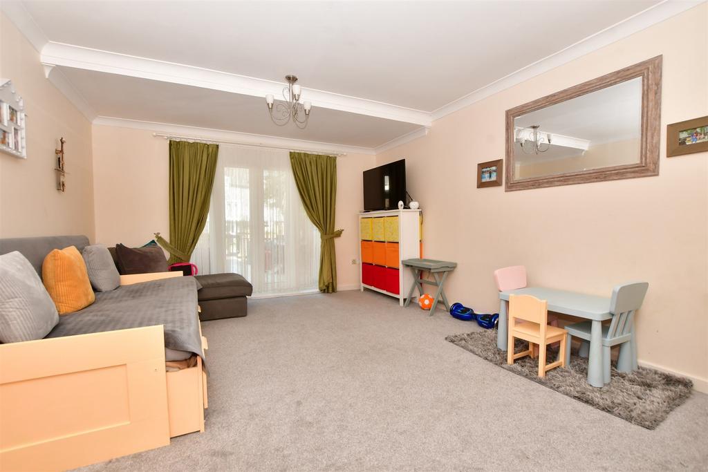 The Lakes, Larkfield, Kent 2 bed ground floor flat for sale £285,000