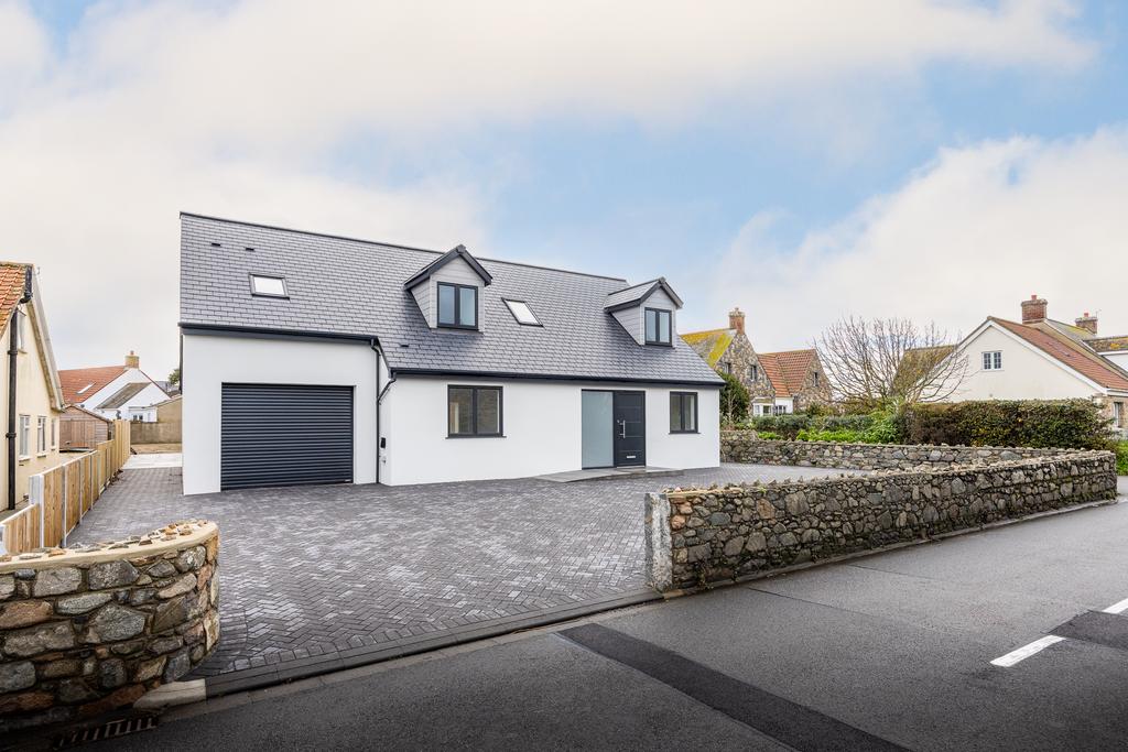 Route De La Maladerie, St. Saviour, Guernsey 6 bed detached house for