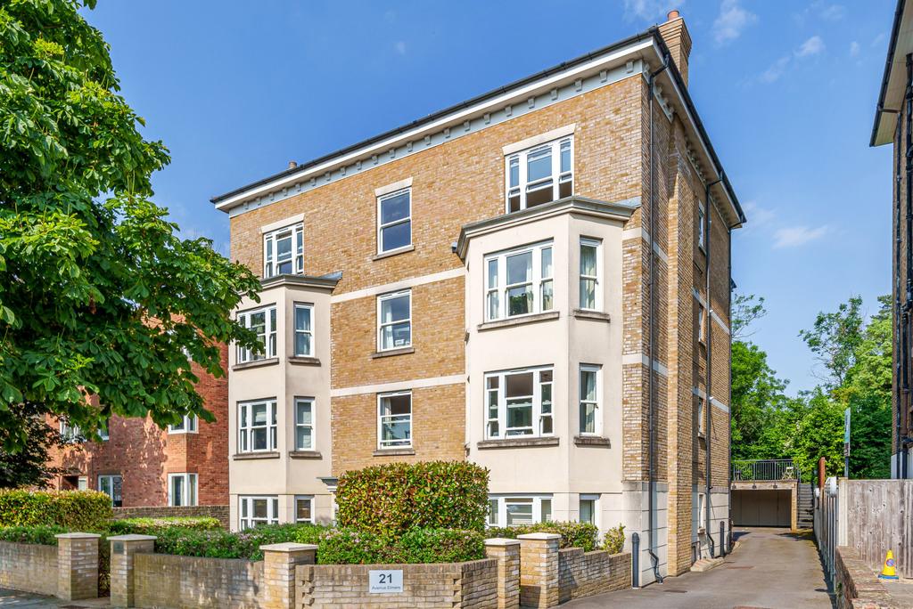 Avenue Elmers, Surbiton, KT6 2 bed apartment for sale £475,000
