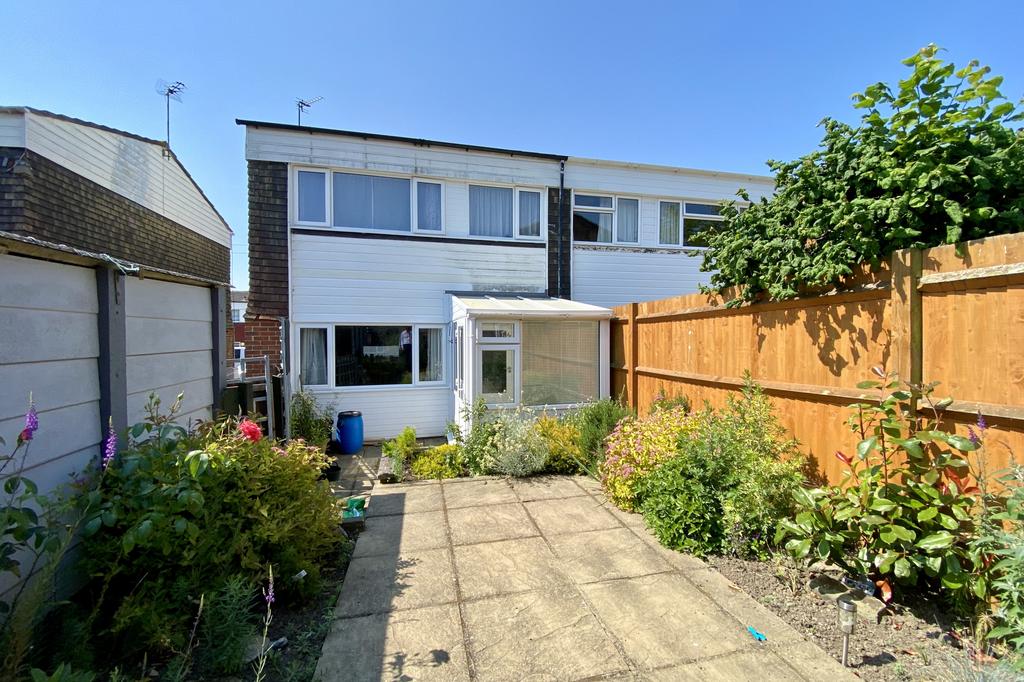 Sussex Close, Hailsham, East Sussex, BN27 3 bed semidetached house for