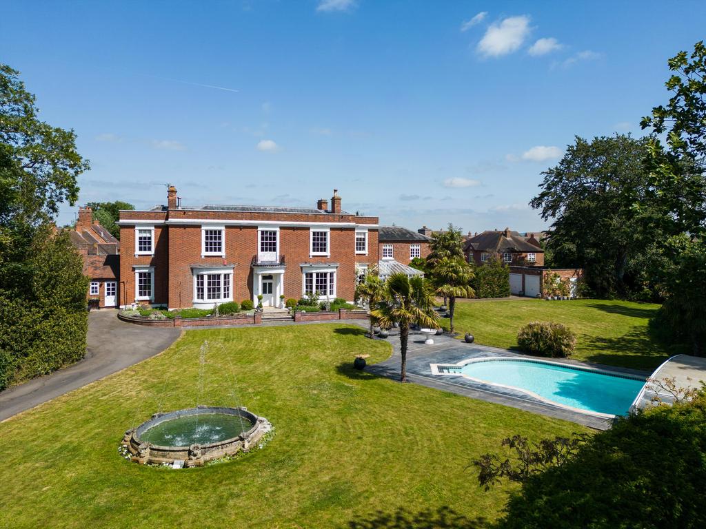 Prospect Gardens, Elm Road, Evesham, Worcestershire, WR11 8 bed