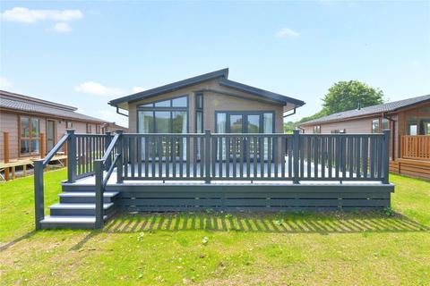 2 bedroom park home for sale, Alderney Park, Barton On Sea, New Milton, BH25