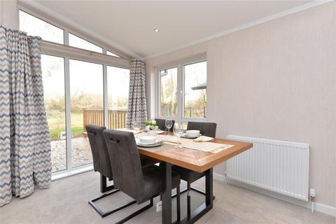 2 bedroom park home for sale, Alderney Park, Barton On Sea, New Milton, BH25