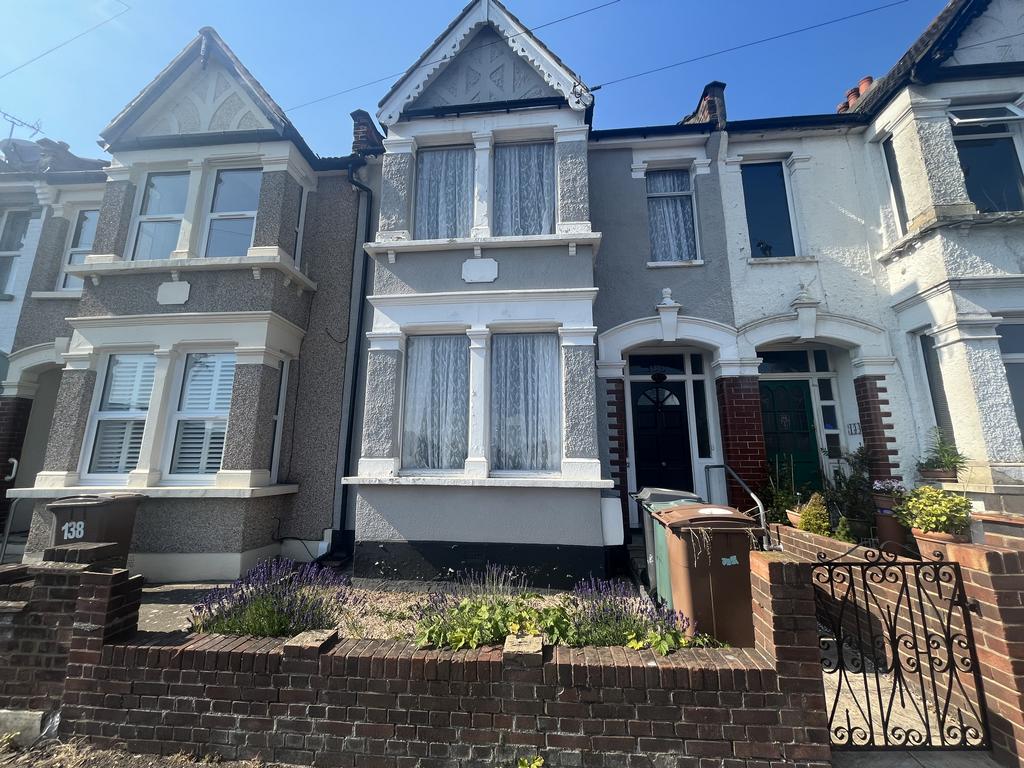 Selwyn Avenue, Highams Park, E4 2 bed terraced house for sale £550,000