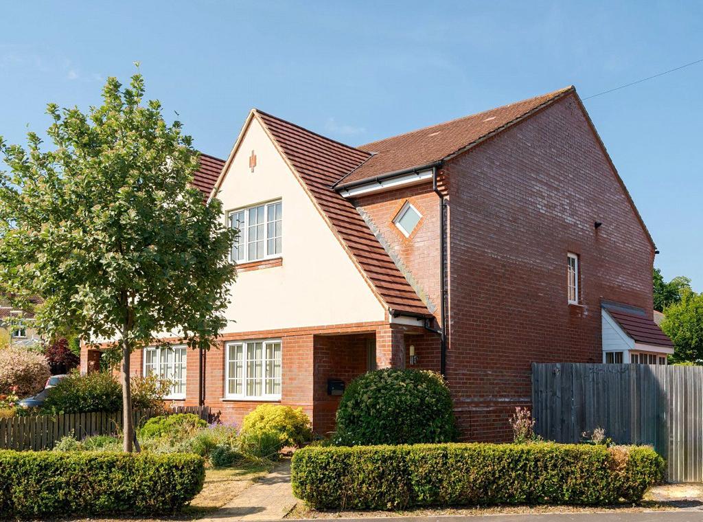 Longmead Avenue, Eastleigh, Hampshire, SO50 3 bed semi