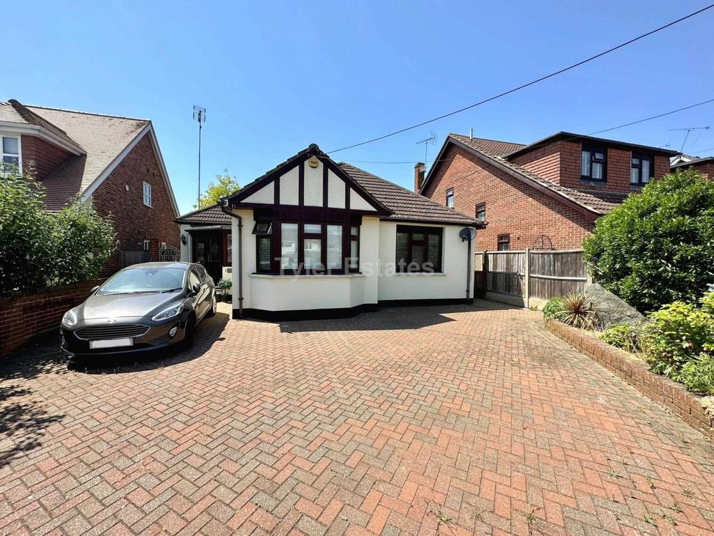 Grange Road, Billericay CM11 4 bed detached bungalow for sale £600,000