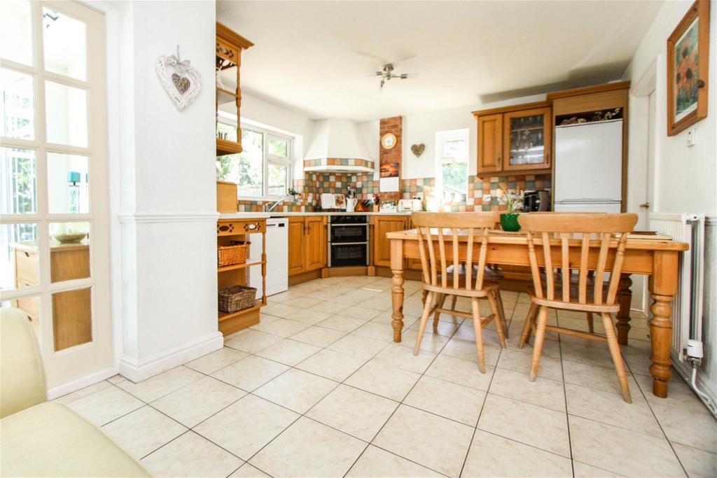 Llys Y Dderwen, Betws Yn Rhos, Conwy, LL22 8AQ 4 bed detached house for