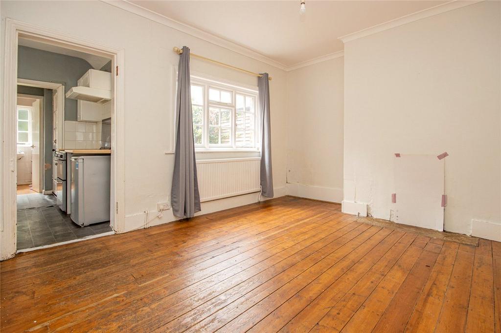 Ground Lane, Hatfield, Hertfordshire 3 bed semidetached house £425,000