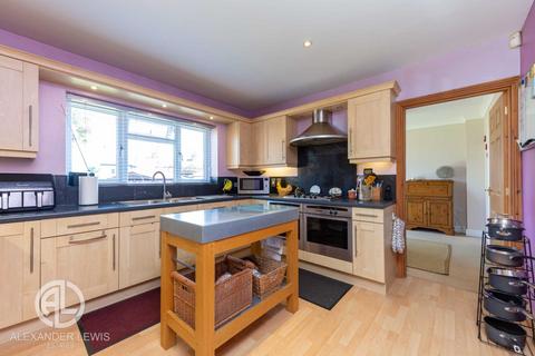 4 bedroom detached house for sale, Netherstones, Stotfold, SG5 4BS