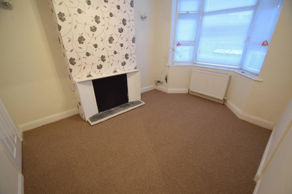 Preston Gardens, Luton 2 bed terraced house £245,000