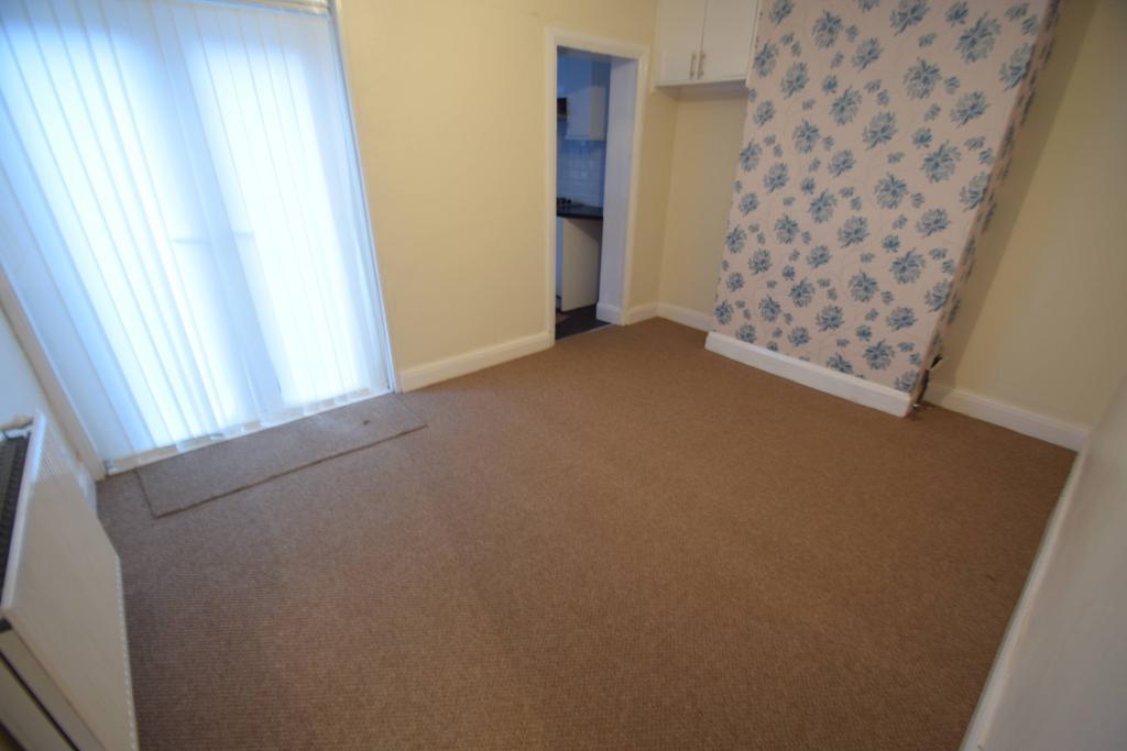 Preston Gardens, Luton 2 bed terraced house £245,000