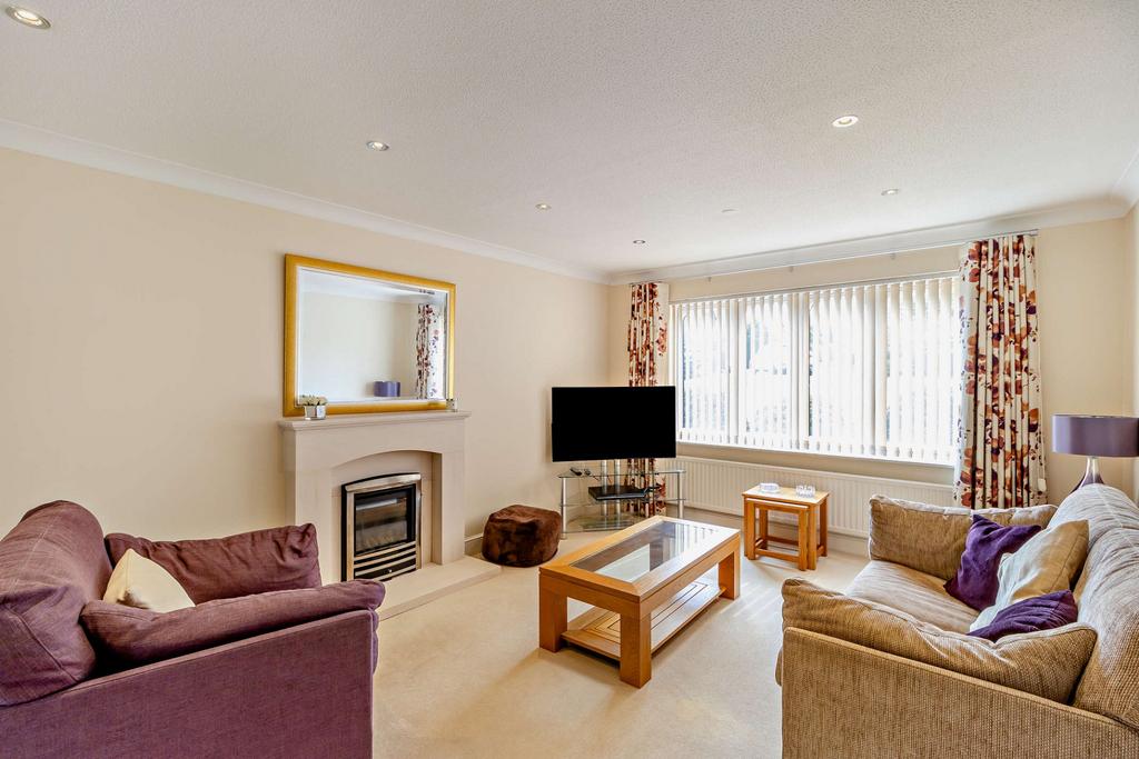 Horns End Place, Pinner, HA5 2 bed detached bungalow for sale £709,950