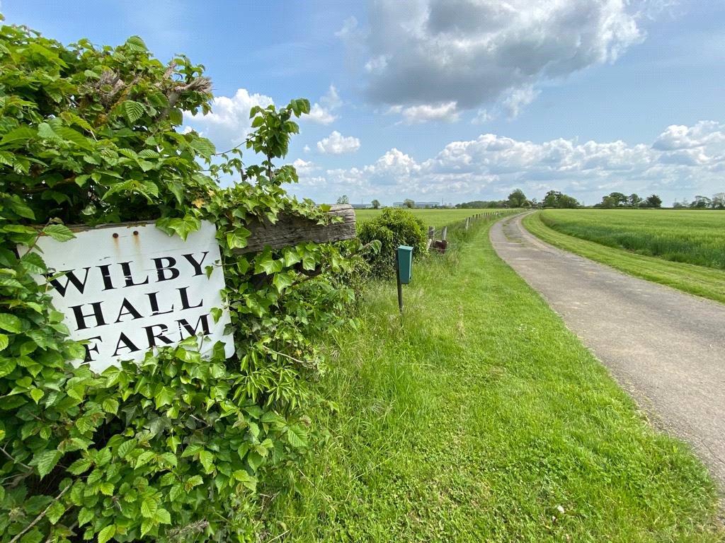 Highfield Road, Mears Ashby, Northamptonshire, NN6 5 bed bungalow for