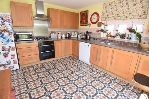 2 Barnard Field, Amesbury, Salisbury, SP4 7FE