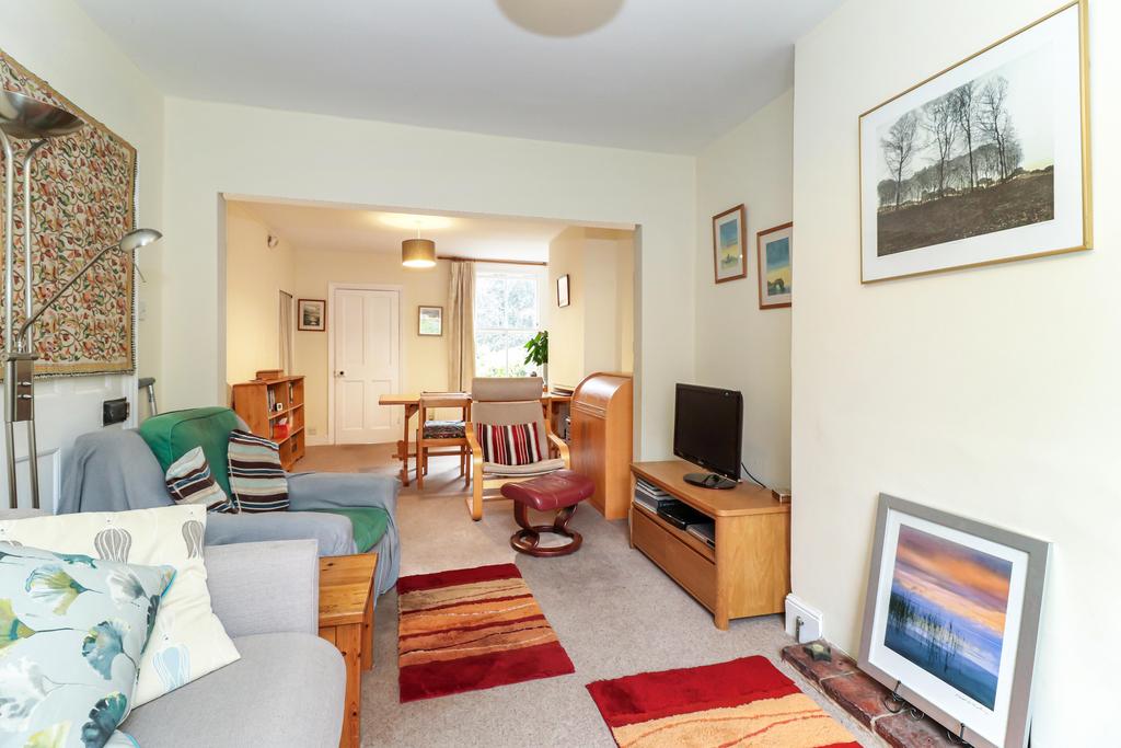 Sitting /dining room