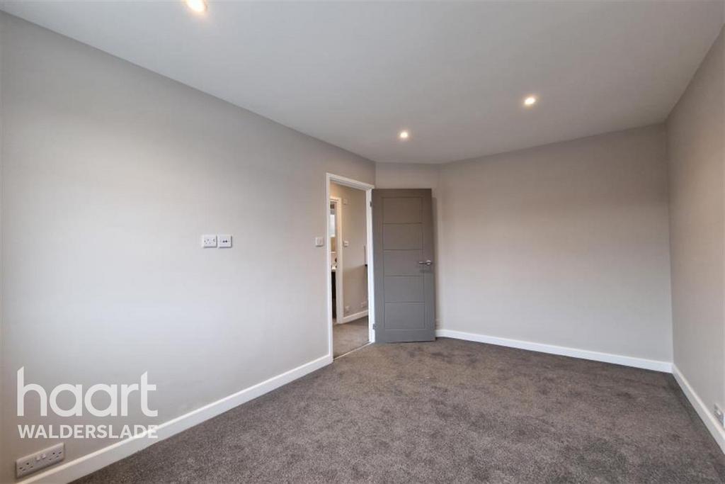 Sheppey Beach, ME12 2 bed £1,150 pcm (£265 pw)