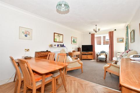 2 bedroom ground floor flat for sale, Queen Street, Arundel, West Sussex