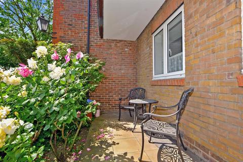 2 bedroom ground floor flat for sale, Queen Street, Arundel, West Sussex