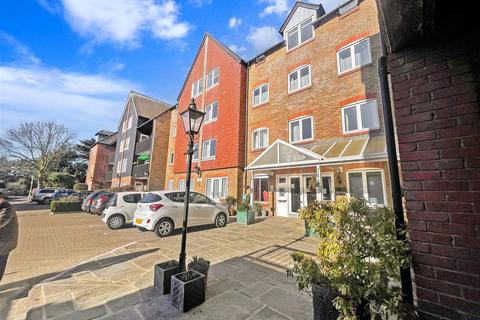 2 bedroom ground floor flat for sale, Queen Street, Arundel, West Sussex