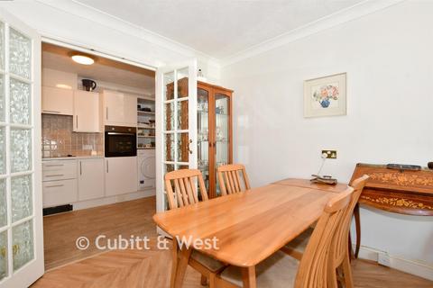 2 bedroom ground floor flat for sale, Queen Street, Arundel, West Sussex