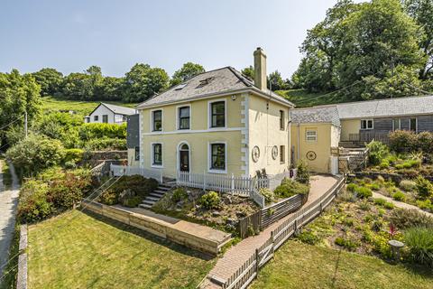 4 bedroom detached house for sale, Bodmin Road, St. Austell, Cornwall