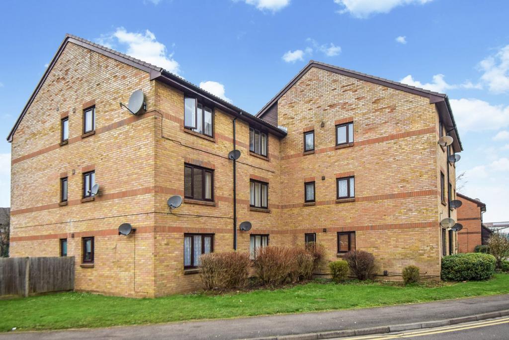 Littlebrook Avenue, Slough... 1 bed apartment £168,000