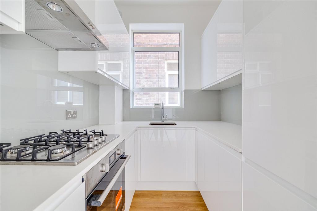 Parsons Green, London, SW6 2 bed apartment to rent £2,850 pcm (£658 pw)