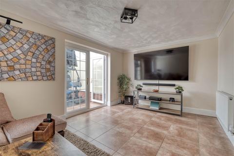 129 Northleach Close, Church Hill, Redditch, B98 8RD