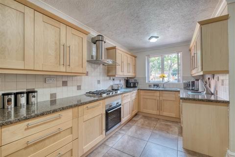 129 Northleach Close, Church Hill, Redditch, B98 8RD