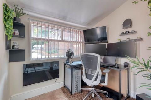 129 Northleach Close, Church Hill, Redditch, B98 8RD
